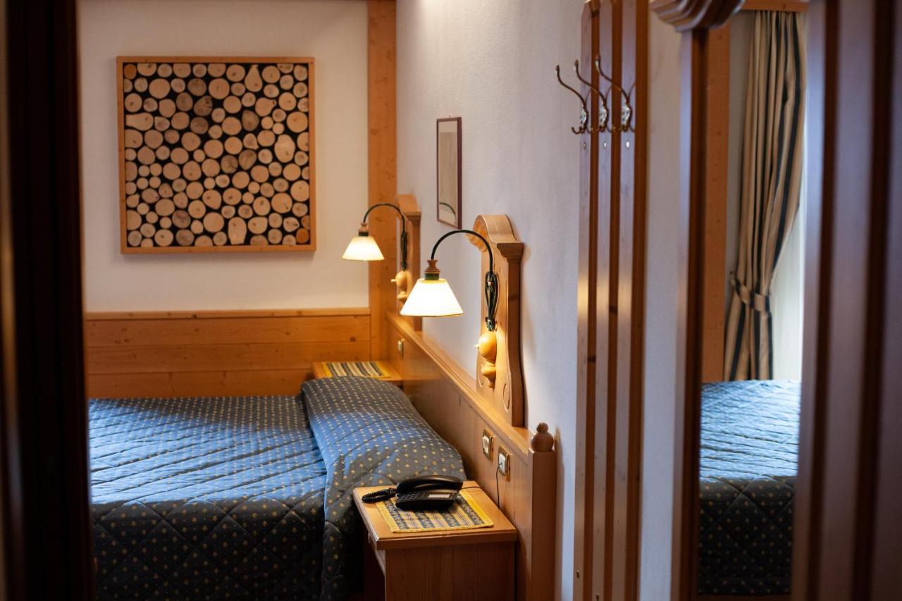 Hotel Posta Форни ди Сопра Екстериор снимка
