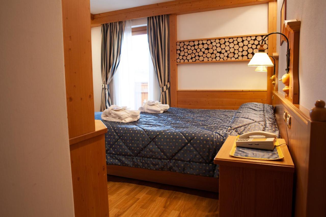 Hotel Posta Форни ди Сопра Екстериор снимка