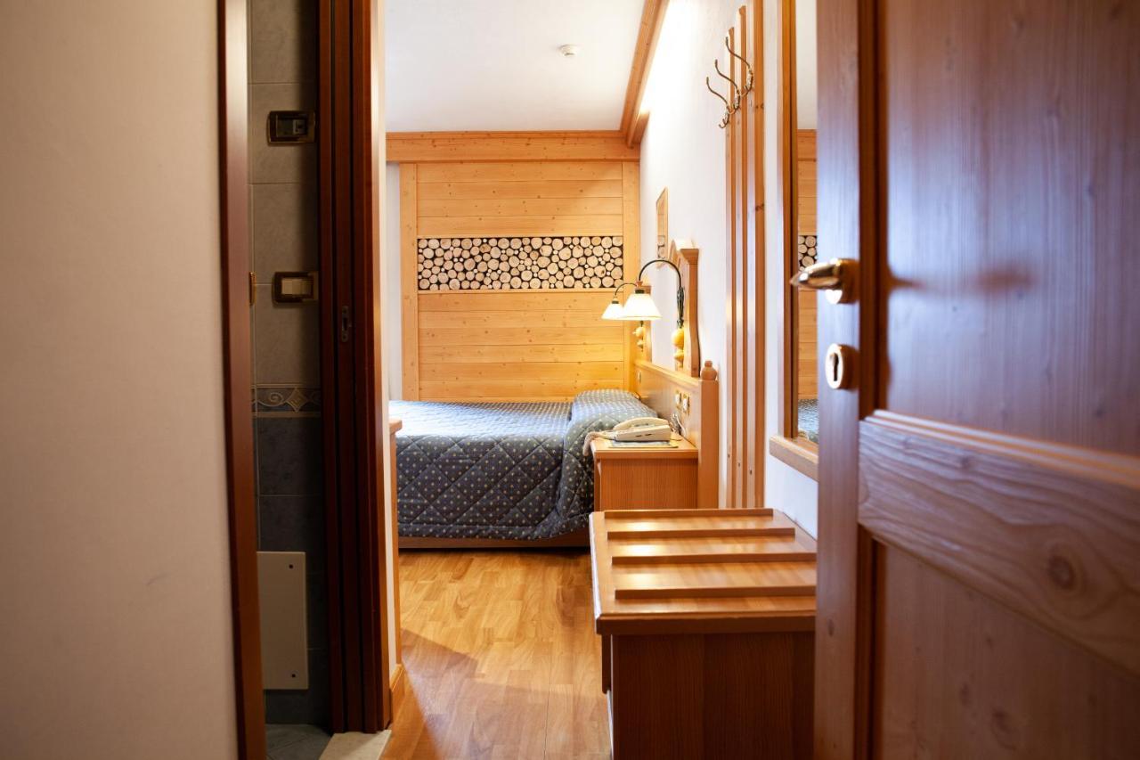Hotel Posta Форни ди Сопра Екстериор снимка