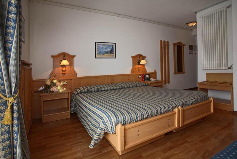Hotel Posta Форни ди Сопра Екстериор снимка