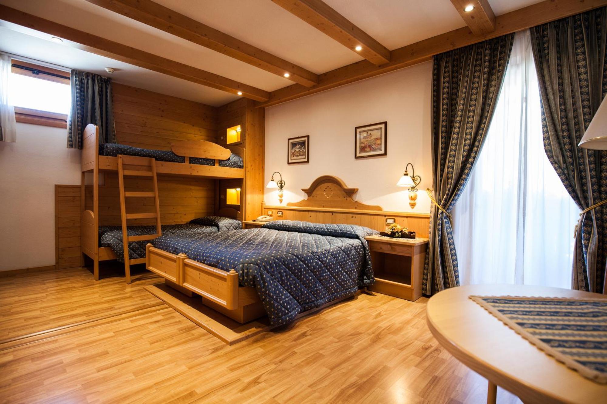 Hotel Posta Форни ди Сопра Екстериор снимка