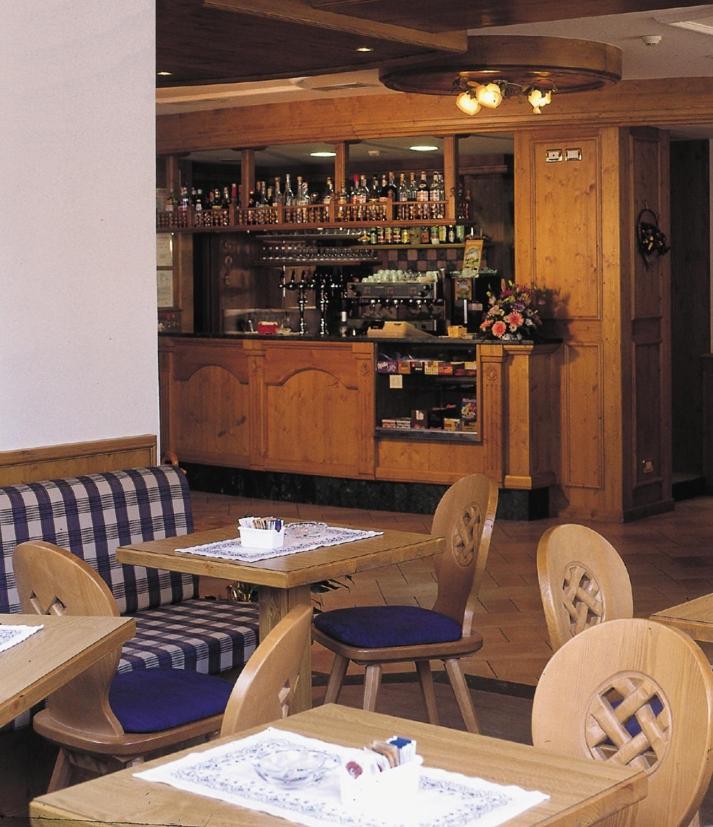 Hotel Posta Форни ди Сопра Екстериор снимка