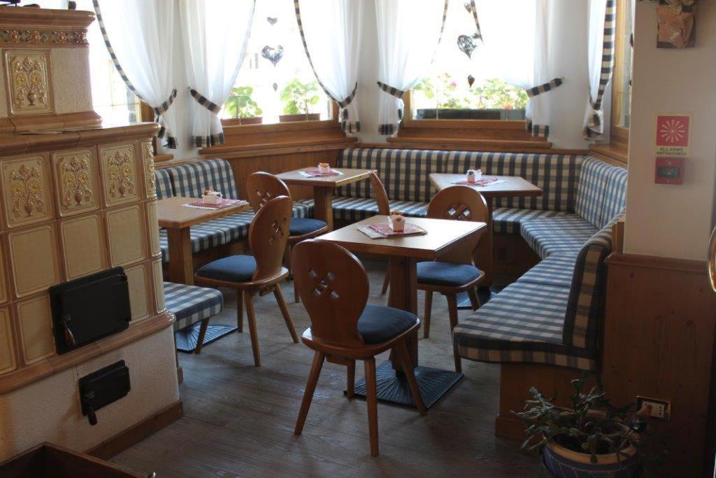 Hotel Posta Форни ди Сопра Екстериор снимка