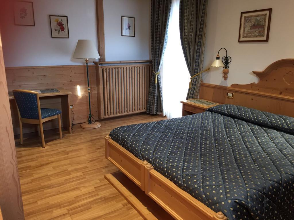 Hotel Posta Форни ди Сопра Екстериор снимка