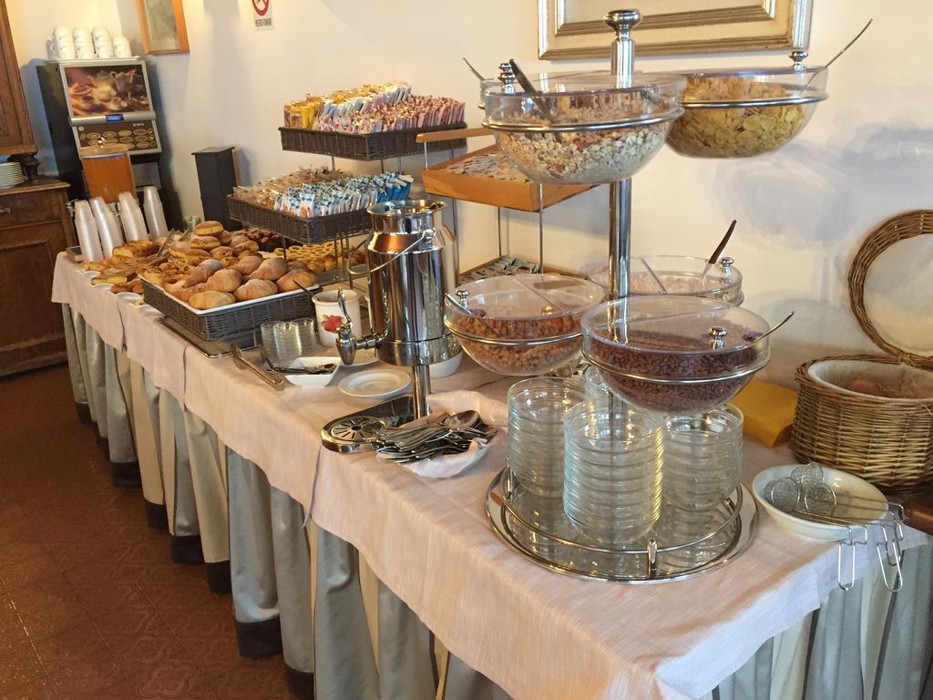 Hotel Posta Форни ди Сопра Екстериор снимка