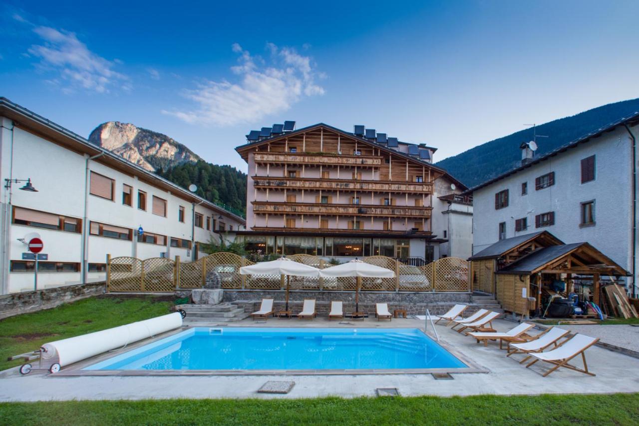 Hotel Posta Форни ди Сопра Екстериор снимка