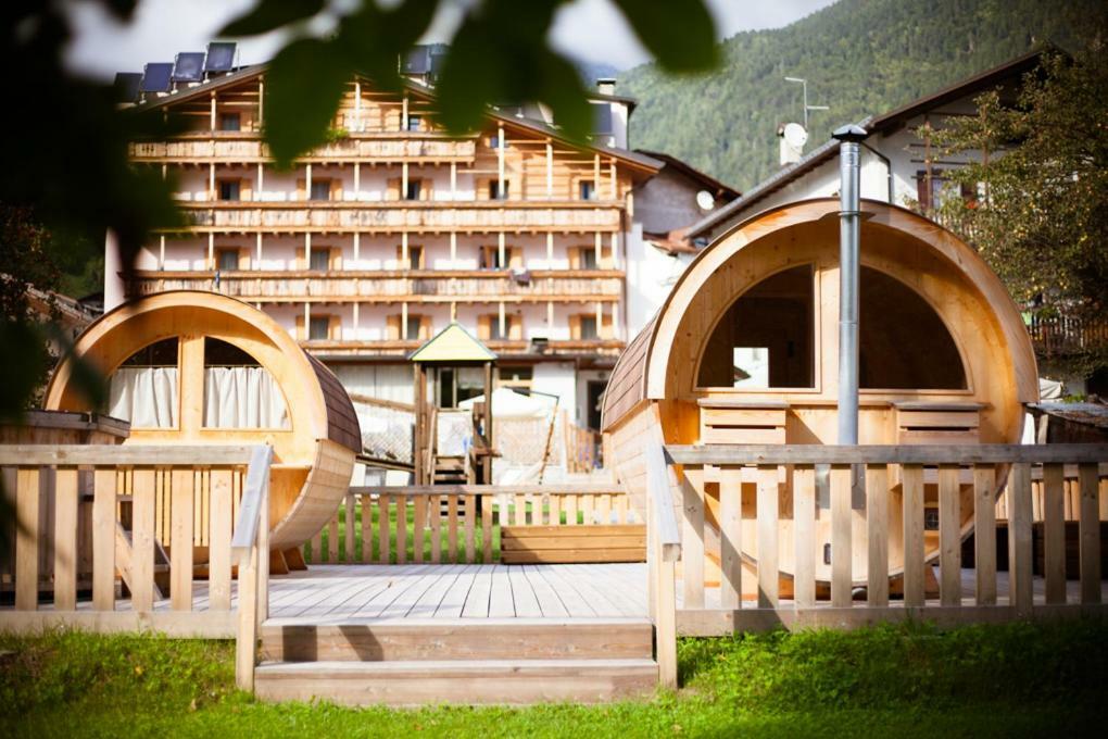 Hotel Posta Форни ди Сопра Екстериор снимка